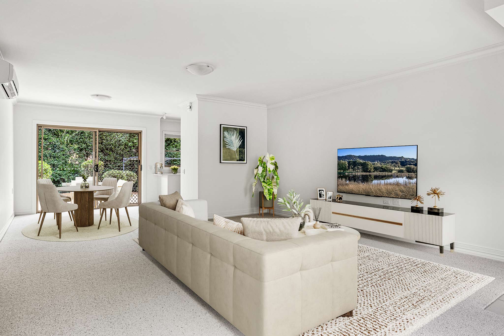 JGRIFFITHS_THE GRANGE VILLA 17 FINALS_FOR WEB 3